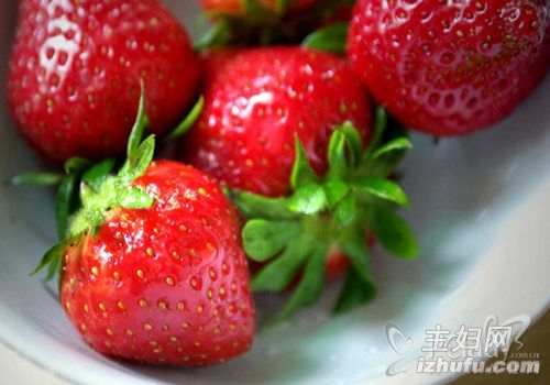 新鲜草莓这样吃 保健康更减肥