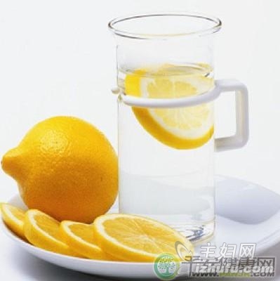 柠檬泡水可祛痰治感冒