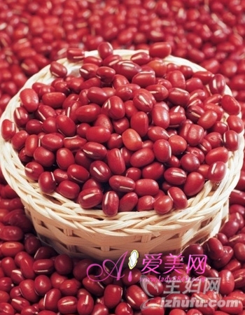 夏季饮食吃红豆 养心利水消水肿 