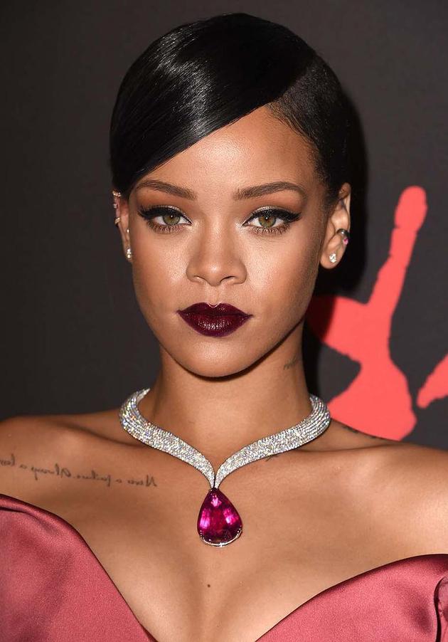 2014年12月Rihanna佩戴C
