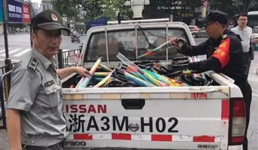 共享雨伞被清理竟为这 杭州街头5万把共享雨伞一夜间