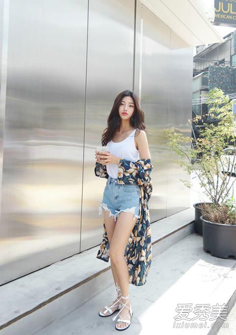 2017韩国最新街拍图片夏 夏季流行牛仔短裤搭配