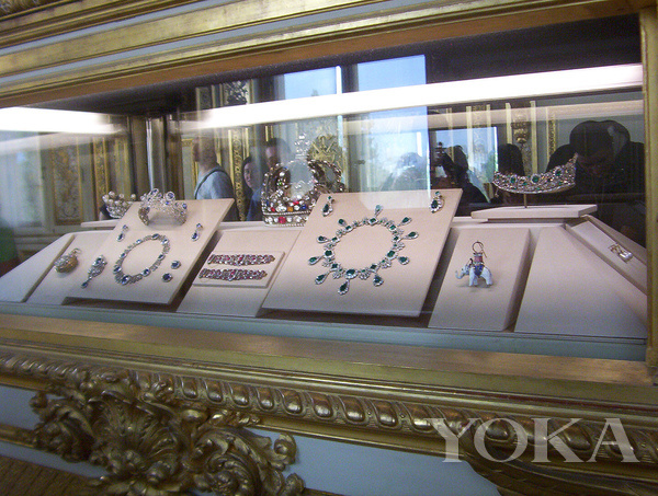 法国王室珠宝，图片来自Wikipedia。