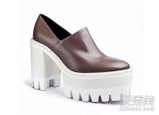 中餐厅第4期赵薇穿的白色凉鞋是什么牌子 中餐厅赵薇同款凉鞋多少钱