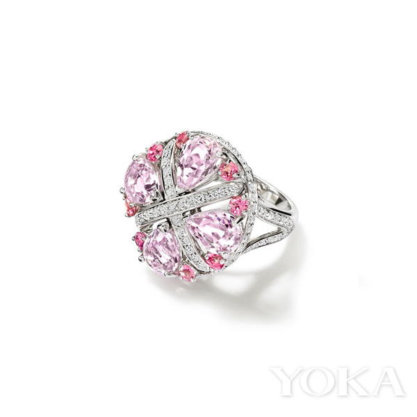 Cassandra Goad 紫锂辉石粉碧玺钻石戒指，￡8,850.00，图片来自品牌官网。