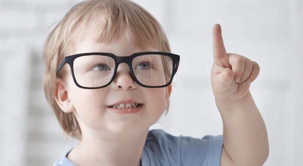 低龄儿童“小眼镜”增多专家呼吁合理用眼