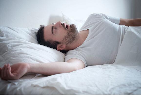 睡觉打呼噜怎么办？解析病源助你整晚安睡