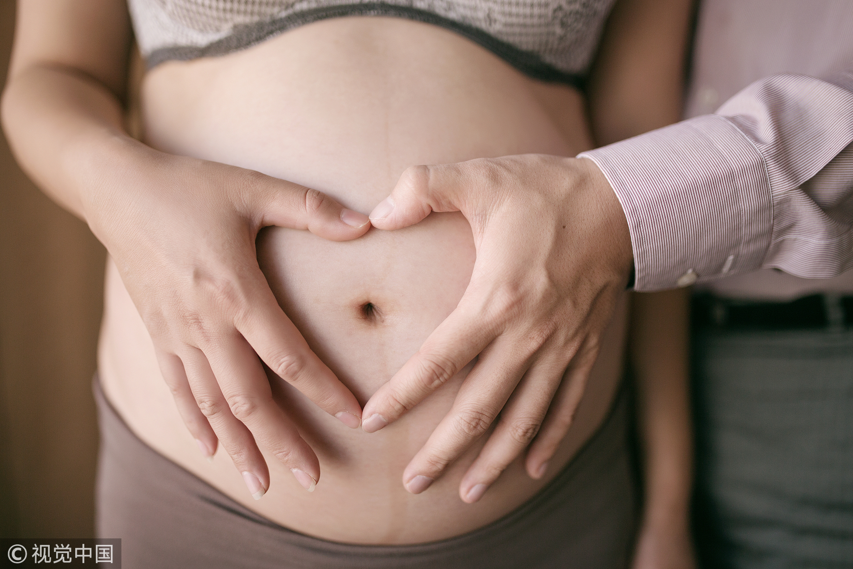 抚摸肚皮进行胎教有哪些优点？