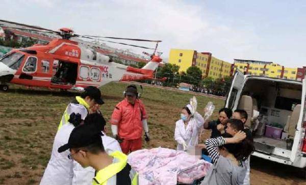 云南16岁少女遭动车碾压肢体断裂 疑因列车快进站时跳下站台