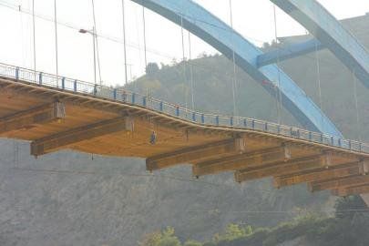 四川攀枝花金沙江大桥吊杆断裂桥面塌陷