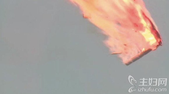 俄质子-M运载火箭发射后凌空爆炸