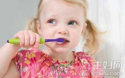 宝宝的牙膏选择不当反伤牙