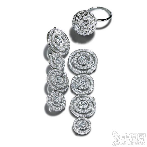 Tiffany 11.19克拉圆形及长形切割钻石铂金耳环