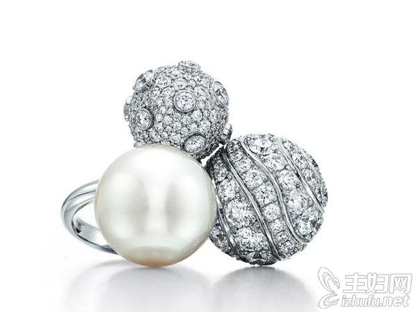 Tiffany 珍珠搭配钻石铂金戒指
