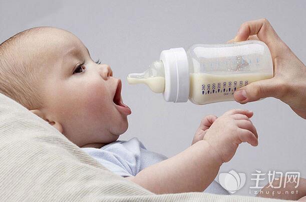 [宝宝打嗝的时候可以喂奶吗]宝宝打嗝可以喂奶吗 宝宝打嗝多久可以喂奶需要注意哪些问题