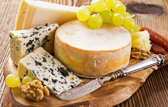 【吃什么丰胸效果好】吃奶酪可以帮助胸部生长