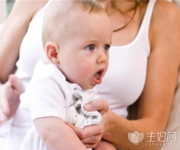 [宝宝打嗝的时候可以喂奶吗]宝宝打嗝能喂奶吗 新生儿打嗝缓解方式与预防方法