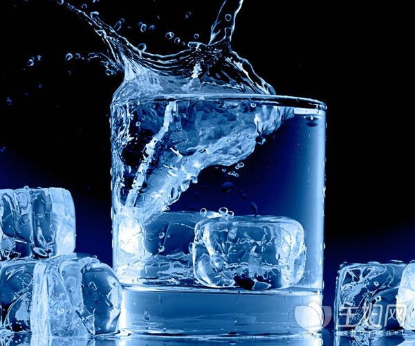 夏天喝冰水对身体有害吗