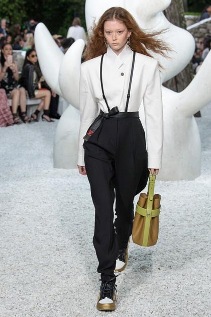 Louis Vuitton 2019早春系列肩部廓形