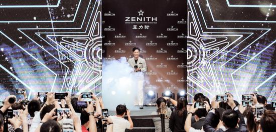“歌神”陈奕迅初次以真力时品牌代言人的身份冷艳露脸