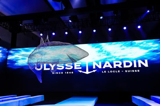 出乎一切人的预料，鲨鱼在Ulysse Nardin 奇想之夜的舞台中心突如其来