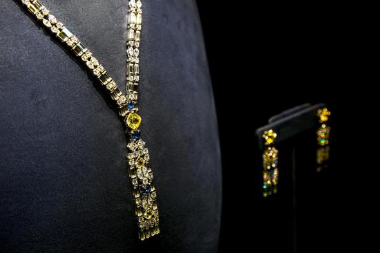 海瑞温斯顿Brownstone高档珠宝系列黄色蓝宝石、蓝宝石配钻石项链、坠式耳环