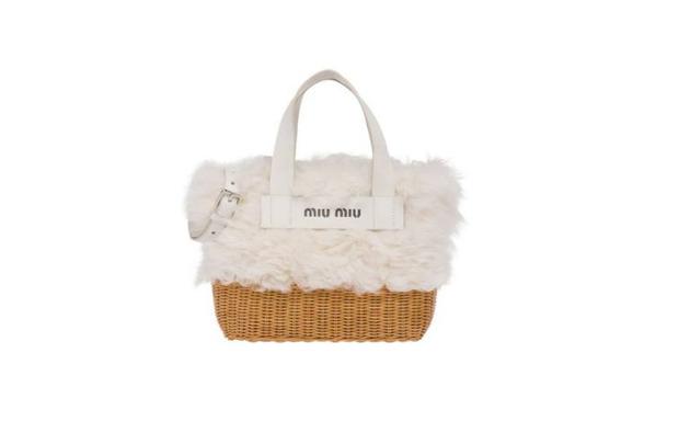 Miu Miu为夸姣秋日时节打造全新手袋系列野餐