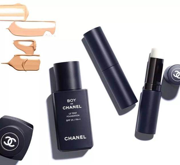 美妆成为Chanel斗胆年青化的试验场，上一年该品牌推出首个男人美妆系列