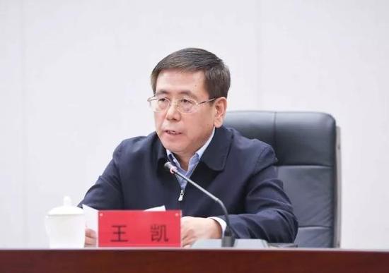 长春市长刘忻主持会议。